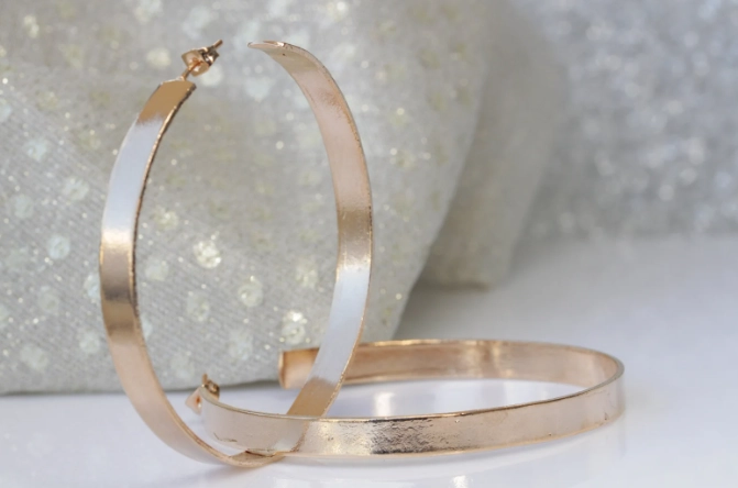 large gold hoop earrings