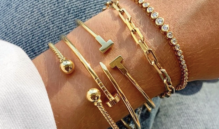 Gold bracelet stacking styles