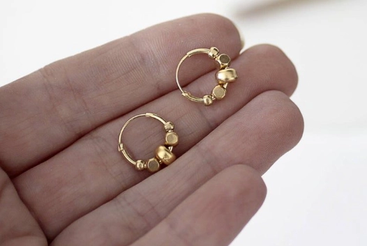 small gold hoop earrings