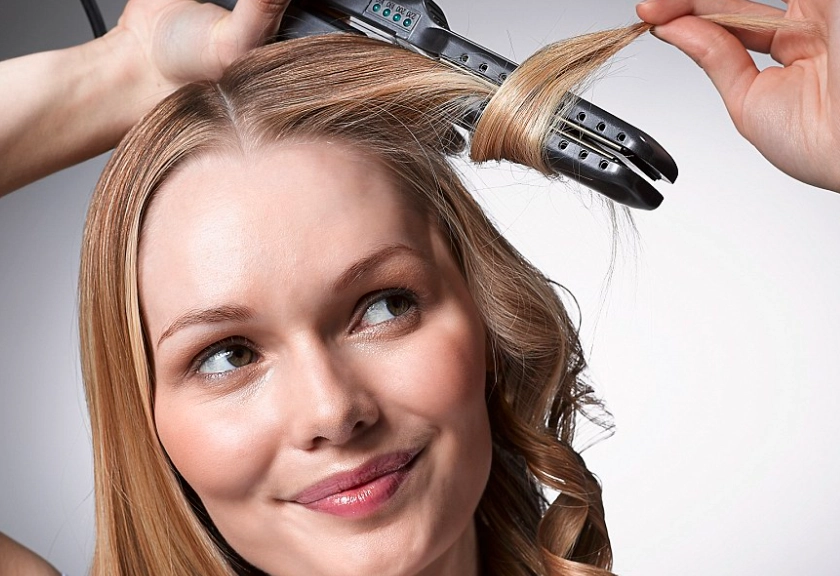 how to curl hair with straightener