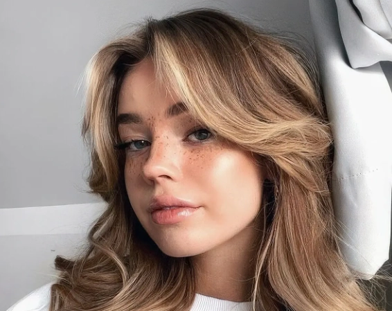 how to style curtain bangs