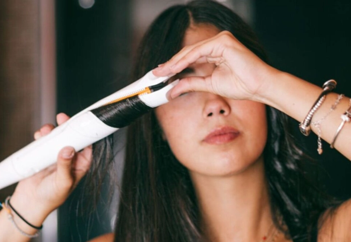 Can a straightener really curl hair?