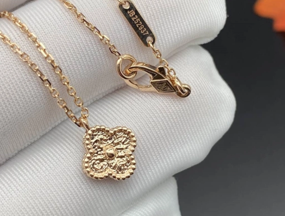 Van Cleef & Arpels Alhambra pendant