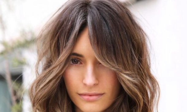 how to style curtain bangs