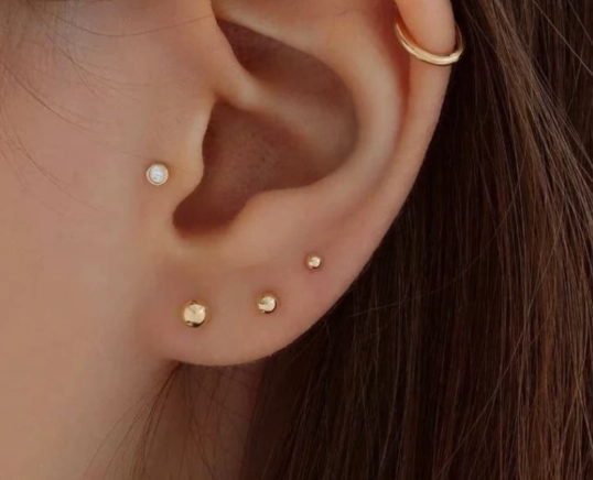 14k gold stud earrings