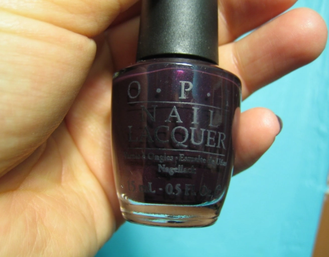 how to apply nail polish evenly