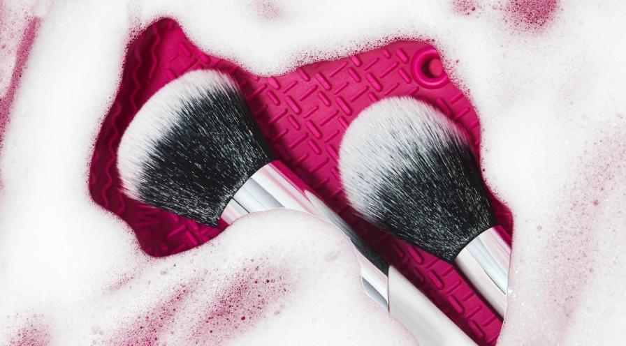 makeup brush cleaning