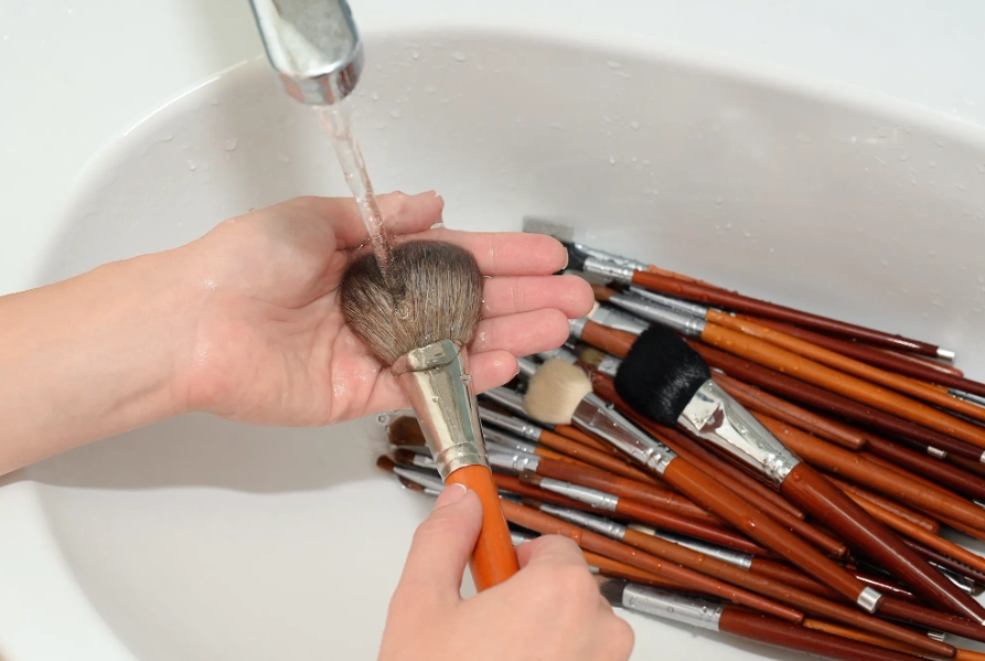 makeup brush cleaning