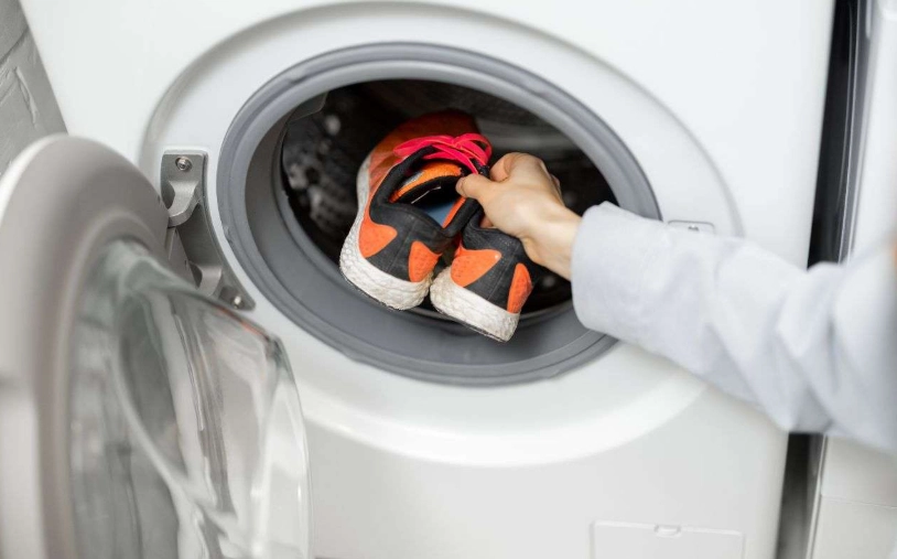 clean white tennis shoes