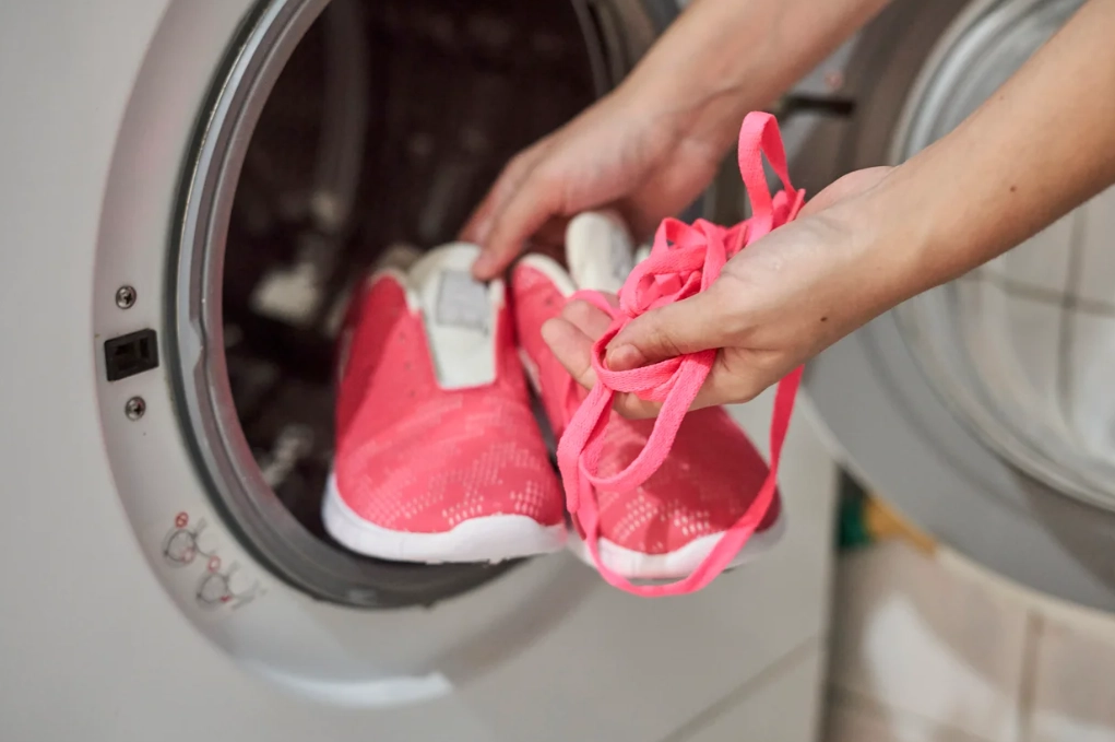 wash shoes in washing machine