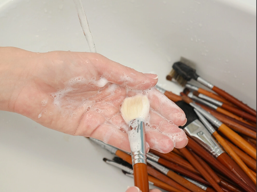 clean makeup brushes