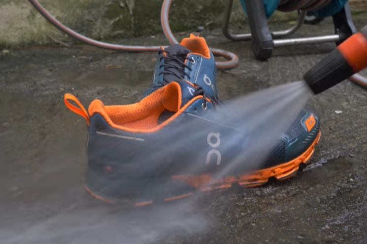 clean on cloud running shoes