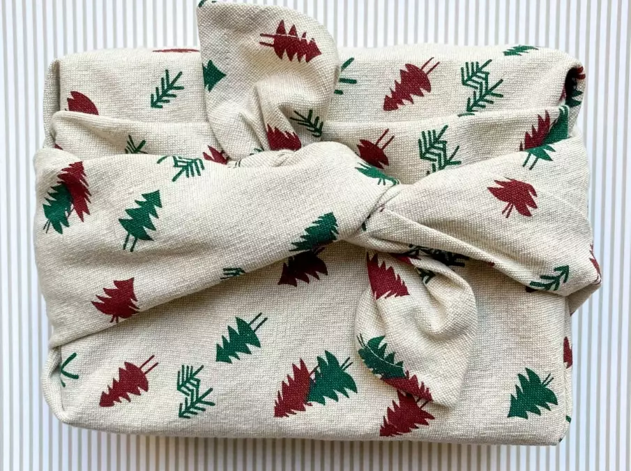 fabric gift wrap tutorial